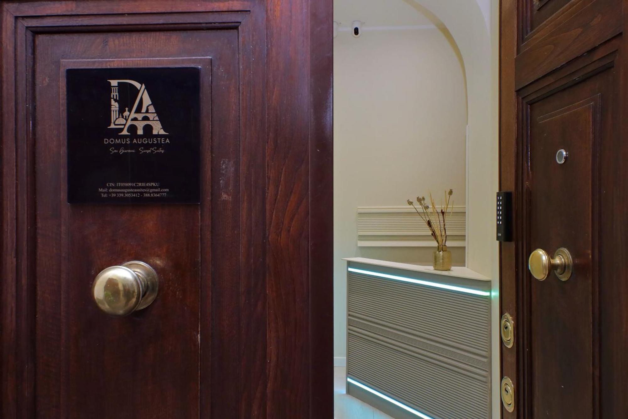 Domus Augustea - San Giovanni Sunset Suites, Rome